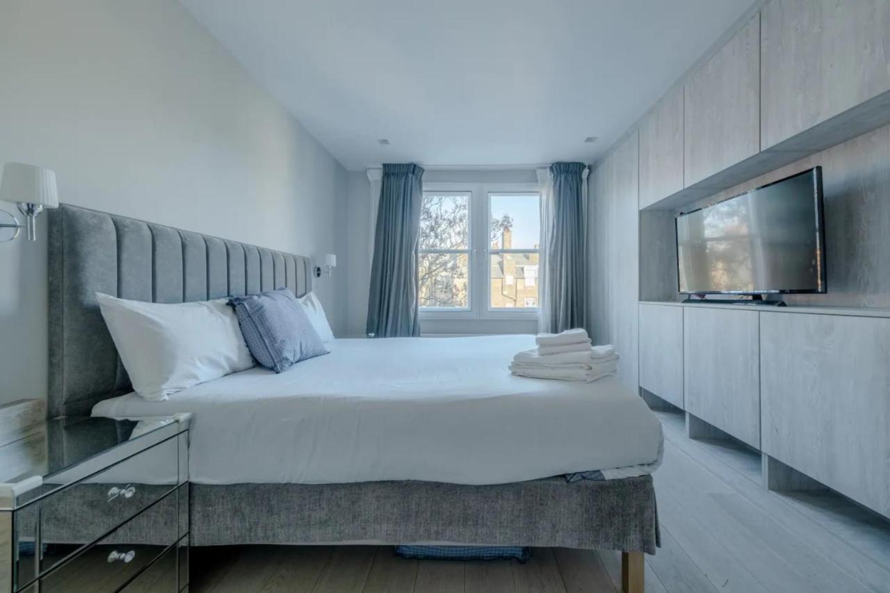 Modern And Luxurious 2 Bedroom Flat - Barons Court